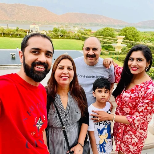 Ghazal Alagh Family