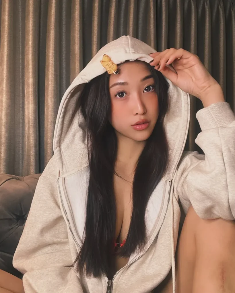 Emiri Momota Age