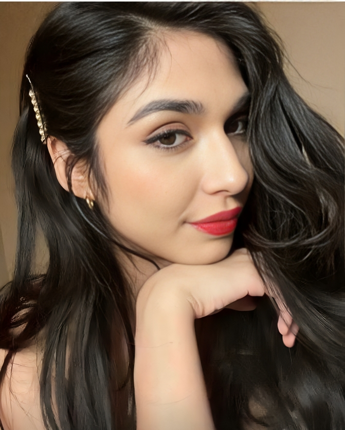 Reina Rae Social Media