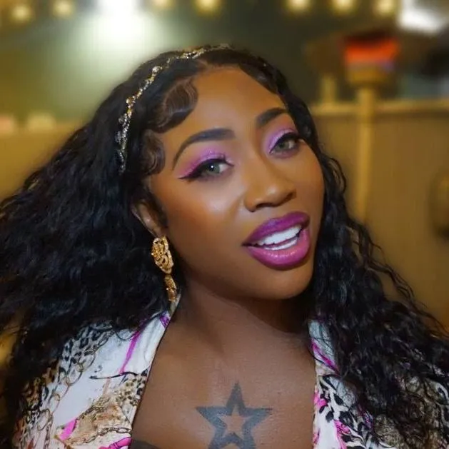 Victoria Cakes Biography